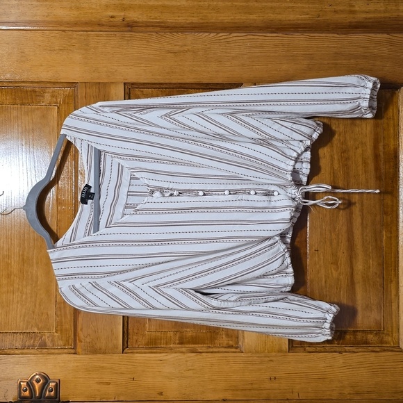 a.n.a Tops - A.N.A cropped White and Brown Long Sleeved top XL